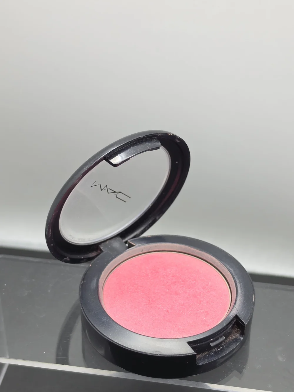 DISCONTINUED MAC Powder Blush — 
